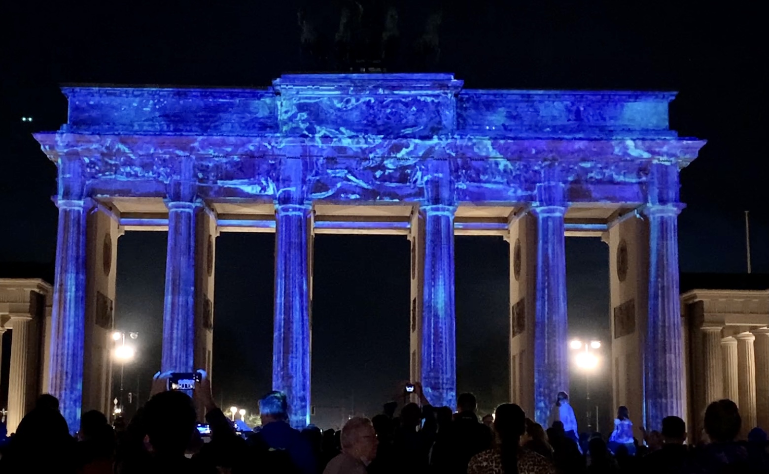 Brandenburger Tor beleuchtet blau
